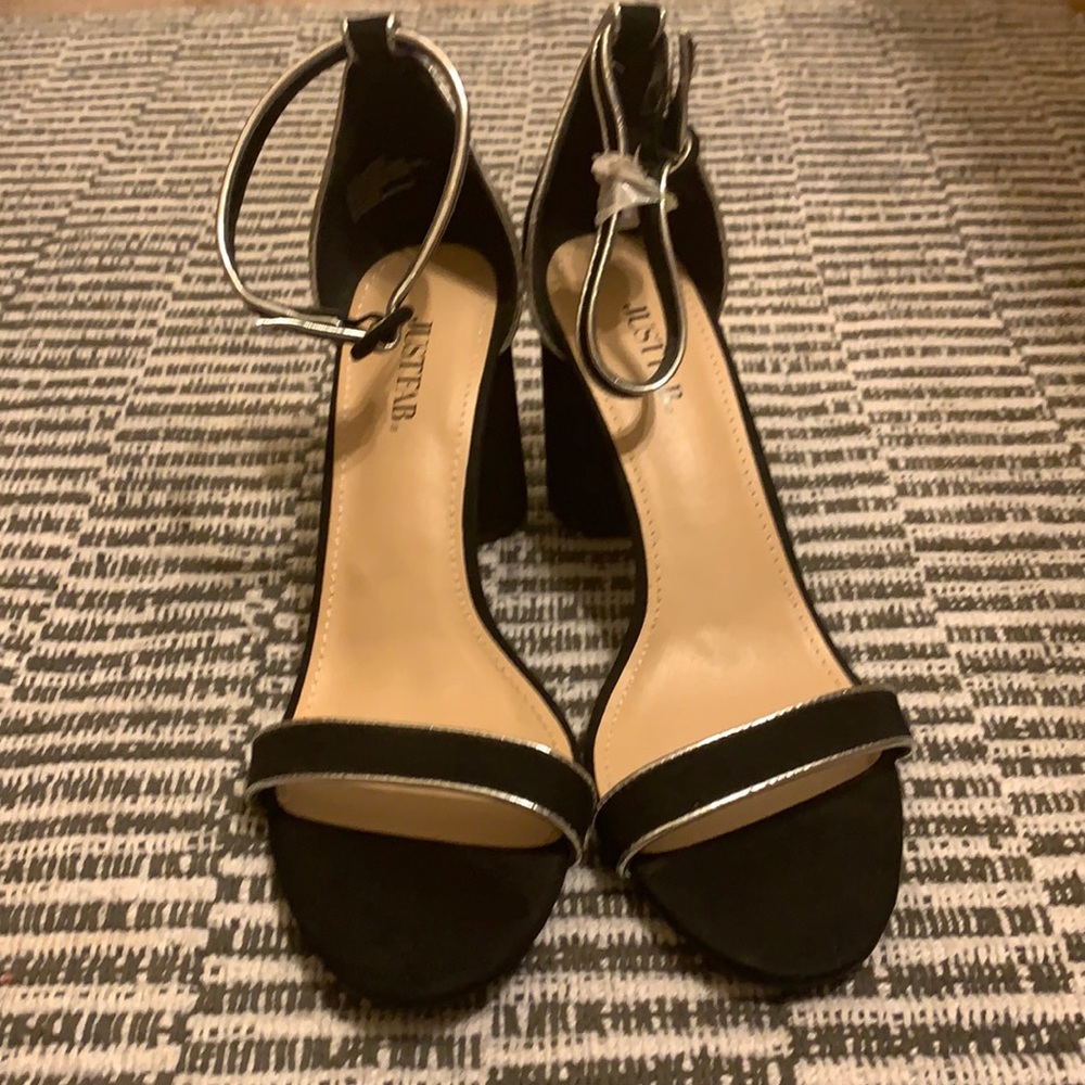NWT Just Fab black and silver heels